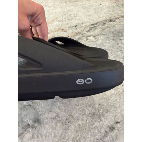 Unisex Black Oofos Orthopedic FlipFlops M11/W13 - Picture 3 of 7